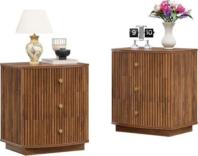 Grooved Wood End Table with 3 Drawers, Curved Edge Storage Side Table, Three Drawer Nightstand Compact Sofa Bedside Table for Bedroom, Living Room and Small Spaces, Walnut