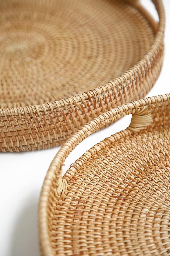HITOMEN Hand-Woven Round Rattan Serving Tray Decorative Ottoman Wicker Platter with Handles for Coffee Table, Breakfast, Drinks, Snack, Bread, Fruit, Vegetables (Natural Set of 2: M+L)