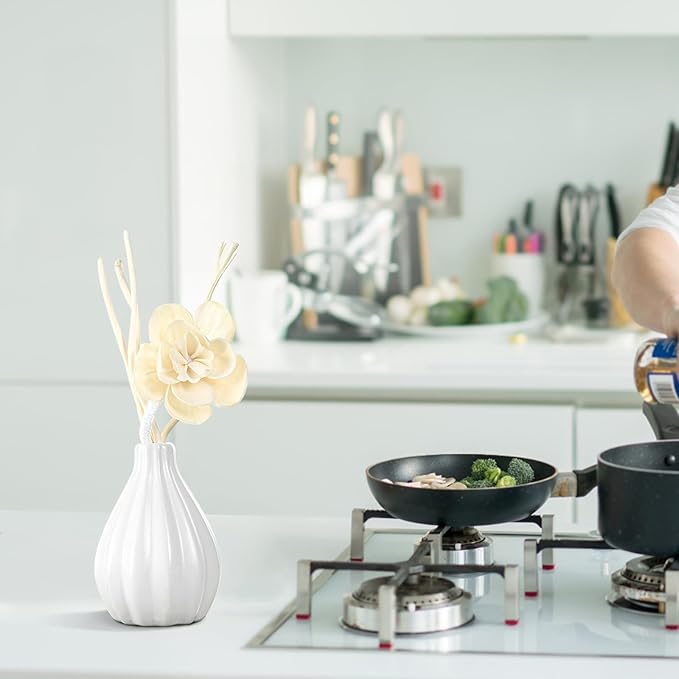 Dried Flower Reed Diffuser Set, Natural Sticks, Elegant Ceramic Bottle, Aromatherapy Oil Set, Home Fragrance & Decorative Diffuser (LilyLotus)