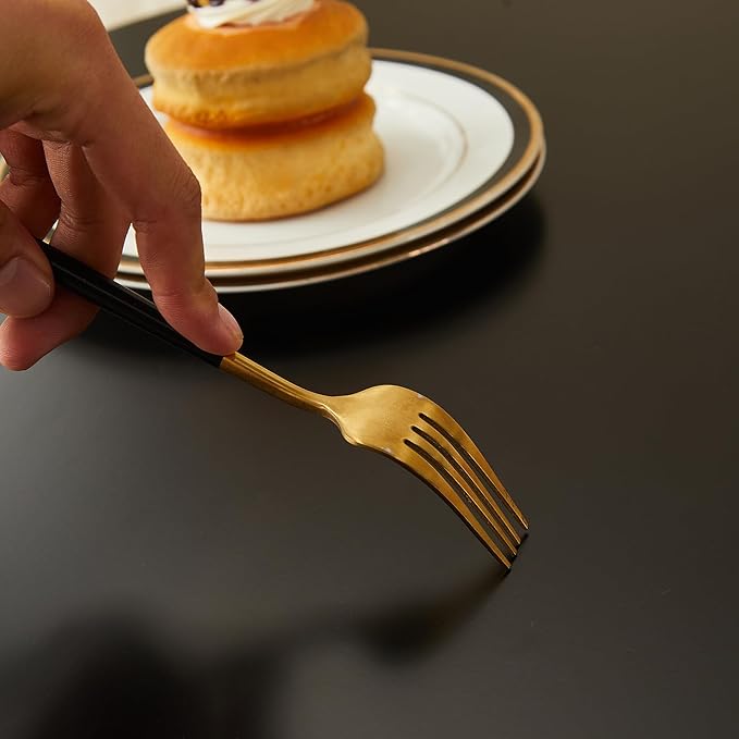 Small Round Coffee Table – 31.5" Solid Wood & Rattan Coffee Table, Modern Rustic Accent Table for Living Room, Boho Style