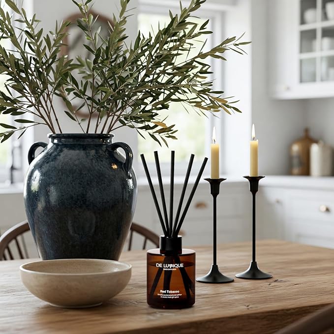 Red Tobacco Reed Diffuser – Aromatherapy Diffuser with Guaiacwood, Saffron, Sandalwood & Chamomile, Long Lasting Home Fragrance – 150ml