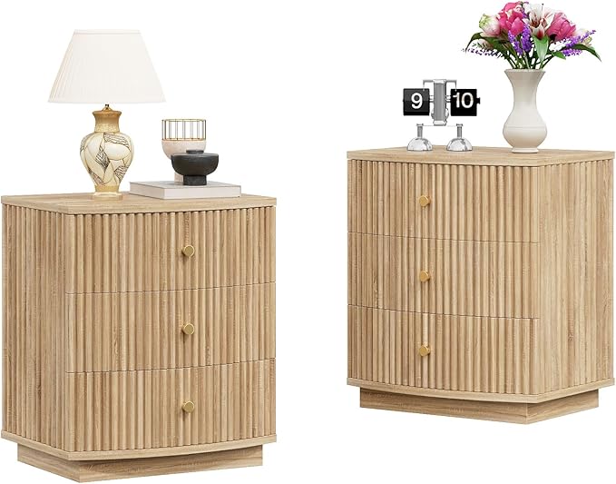 Grooved Wood End Table with 3 Drawers, Curved Edge Storage Side Table, Three Drawer Nightstand Compact Sofa Bedside Table for Bedroom, Living Room and Small Spaces, Natural