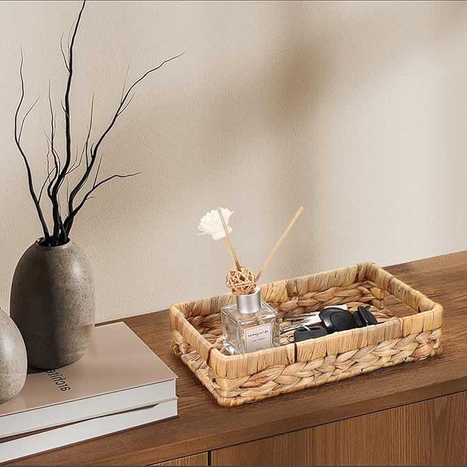 Hipiwe Small Keys Basket for Entryway Table Decorative Wicker Basket Tray Woven Organizer Baskets Water Hyacinth Snacks Fruit Serving Trays for Keys Wallet Cell Phone Candy Organizing, 9.8"x6.3"