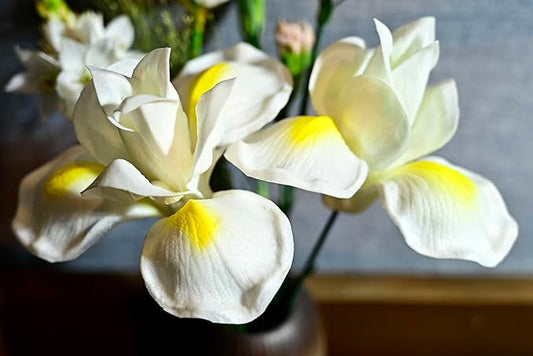 8pcs Luxury PU Yellow White Fall Flowers Real Touch Wedding Bouquets Artificial Flowers for Decoration DIY Floral Gifts Home Office Table Decor Farmhouse Table Centerpiece Decorations