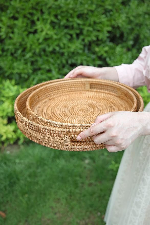 HITOMEN Hand-Woven Round Rattan Serving Tray Decorative Ottoman Wicker Platter with Handles for Coffee Table, Breakfast, Drinks, Snack, Bread, Fruit, Vegetables (Natural Set of 2: M+L)