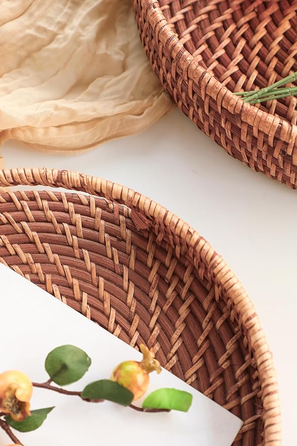 HITOMEN Hand-Woven Round Rattan Serving Tray Decorative Ottoman Wicker Platter with Handles for Coffee Table, Breakfast, Drinks, Snack, Bread, Fruit, Vegetables (Honey Brown Set of 2: M+L)