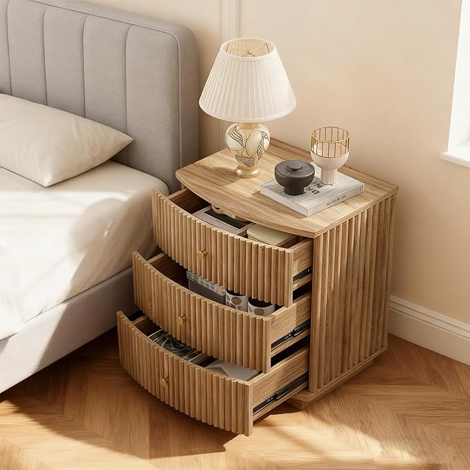 Grooved Wood End Table with 3 Drawers, Curved Edge Storage Side Table, Three Drawer Nightstand Compact Sofa Bedside Table for Bedroom, Living Room and Small Spaces, Natural