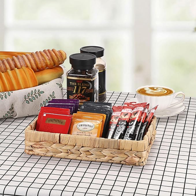 Hipiwe Small Keys Basket for Entryway Table Decorative Wicker Basket Tray Woven Organizer Baskets Water Hyacinth Snacks Fruit Serving Trays for Keys Wallet Cell Phone Candy Organizing, 9.8"x6.3"