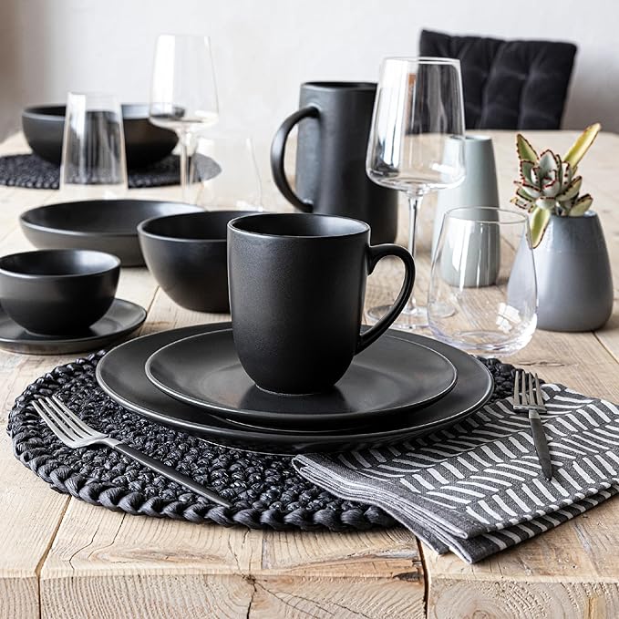 Over&Back Set of 4 Natural Round Woven Placemats - Dining Table Mat - Made with Natural Fibers - Kitchen and Home Decor - Black