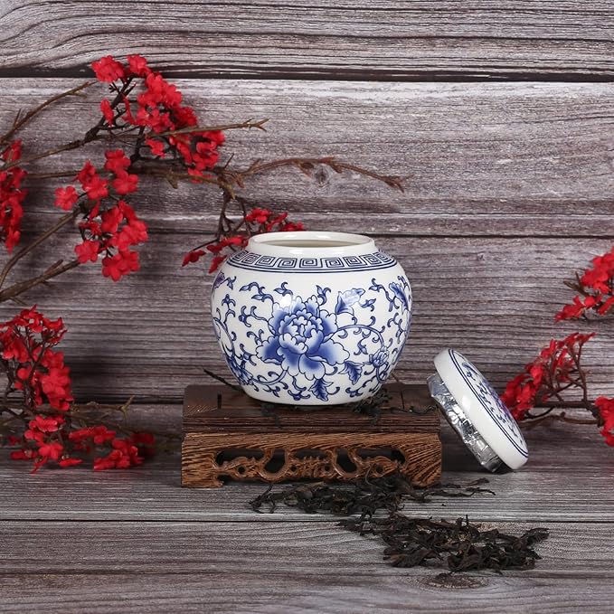 XINGYAN Chinese Traditional Blue and White Porcelain Ceramic Small Ginger Jar with Lid,for Tea Storage,Home Decorative,Home Decor Jar,Bud vase (Model-2)