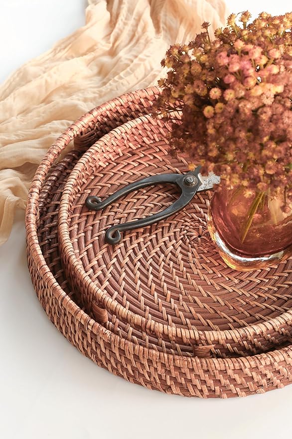HITOMEN Hand-Woven Round Rattan Serving Tray Decorative Ottoman Wicker Platter with Handles for Coffee Table, Breakfast, Drinks, Snack, Bread, Fruit, Vegetables (Honey Brown Set of 2: M+L)