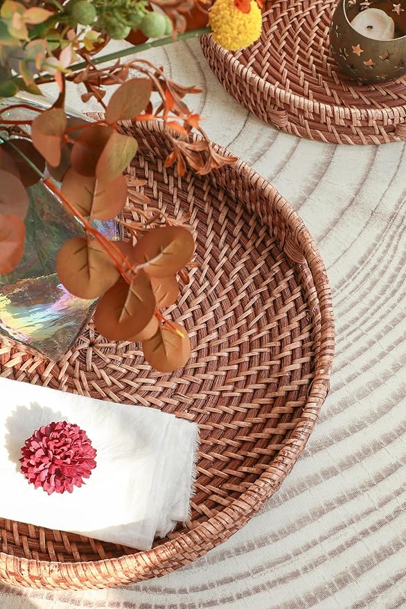 HITOMEN 14.2" Hand-Woven Round Rattan Serving Tray Decorative Ottoman Wicker Platter with Handles for Coffee Table, Breakfast, Drinks, Snack, Bread, Fruit, Vegetables (Honey Brown-L)